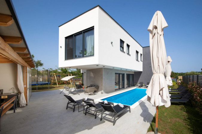 Moderne Villa mit 8 Schlafzimmern, 900m von Meer entfernt, Ferienhäuser zur Vermietung in Pula Pula