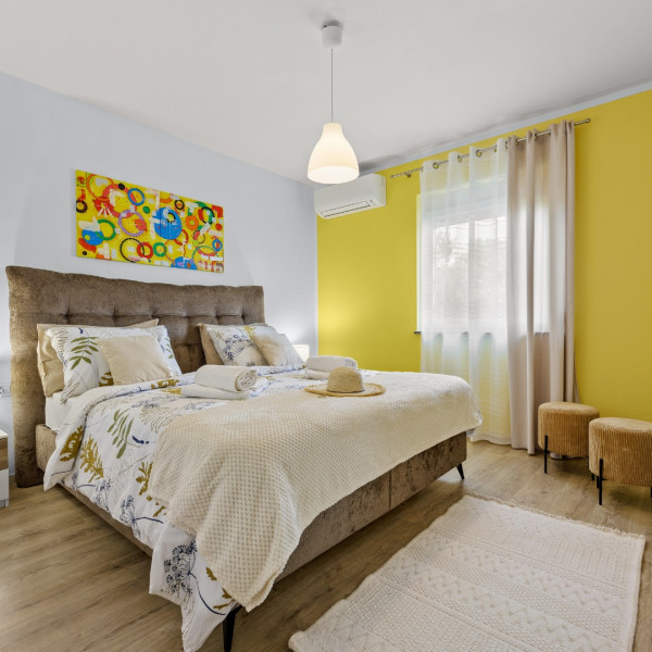 Camere da letto, Komfortables Haus mit einer Au&szlig;enterrasse neben dem Pool, Affitto di case vacanza con piscina a Pola Pula