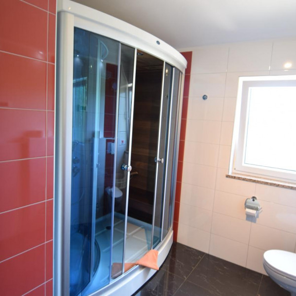 Bad, Ferienhaus f&uuml;r eine Gro&szlig;familie, bis 20 Personen, Ferienh&auml;user zur Vermietung in Pula Pula