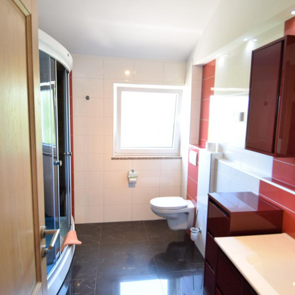 Bad, Ferienhaus f&uuml;r eine Gro&szlig;familie, bis 20 Personen, Ferienh&auml;user zur Vermietung in Pula Pula