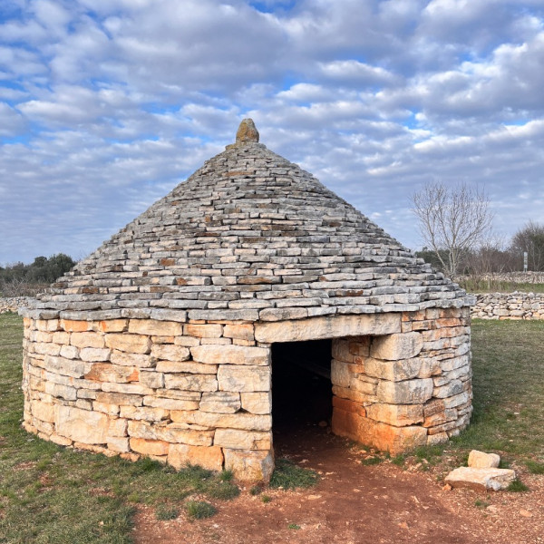 Kažuni – steinerne Hüter des istrischen Kulturerbes, Ferienhäuser zur Vermietung in Pula Pula Kažuni – steinerne Hüter des istrischen Kulturerbes, Ferienhäuser zur Vermietung in Pula Pula