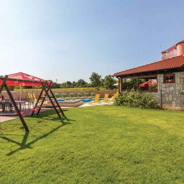 Haus für eine Großfamilie, Holiday Homes for Rent in Pula Pula