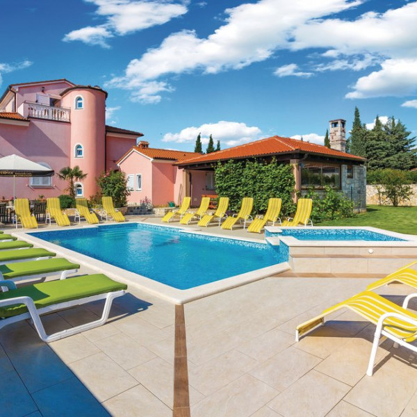 Haus für eine Großfamilie, Holiday Homes for Rent in Pula Pula