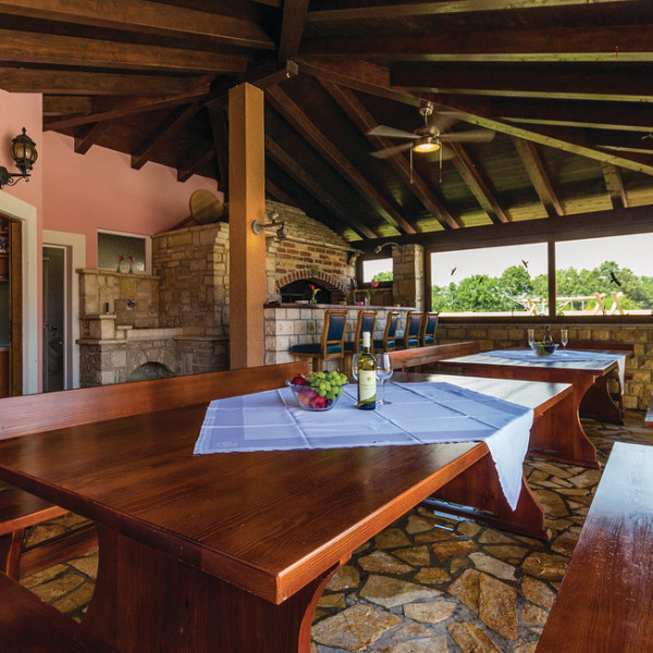 Haus für eine Großfamilie, Holiday Homes for Rent in Pula Pula