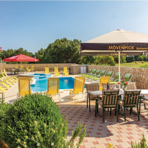 Haus für eine Großfamilie, Holiday Homes for Rent in Pula Pula