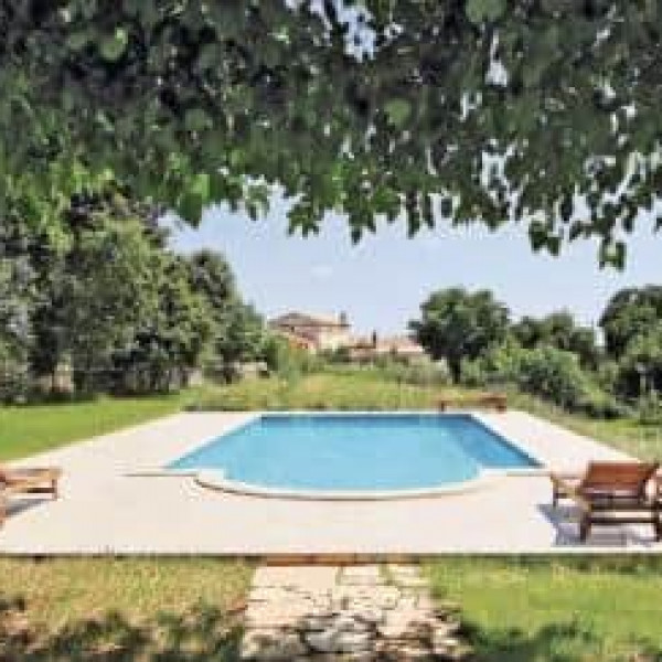 KRA114, Holiday Homes for Rent in Pula Pula