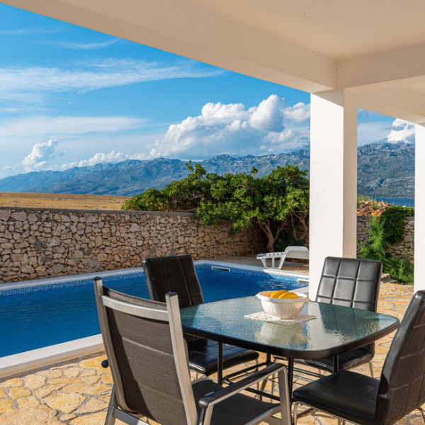 RAZ118, Holiday Homes for Rent in Pula Pula