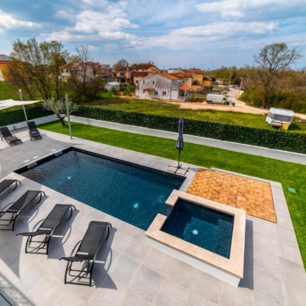 Moderne Villa für 10 Personen, Case Vacanze in Affitto a Pola Pula