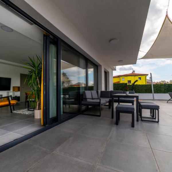 Moderne Villa für 10 Personen, Case Vacanze in Affitto a Pola Pula