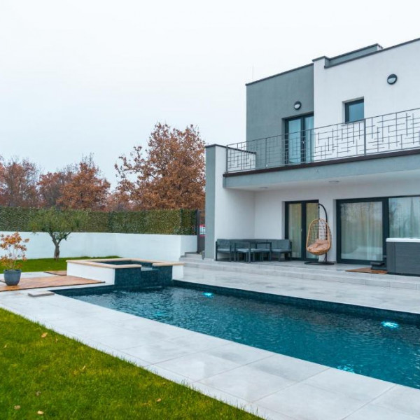 Moderne Villa für 10 Personen, Case Vacanze in Affitto a Pola Pula