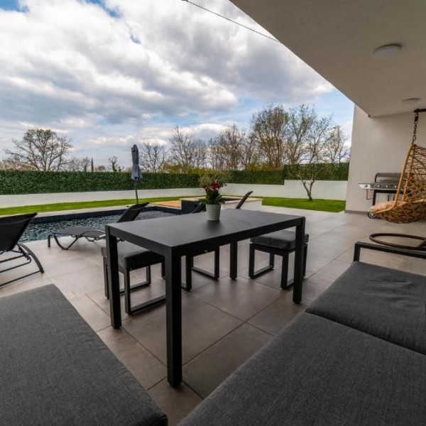 Moderne Villa für 10 Personen, Case Vacanze in Affitto a Pola Pula