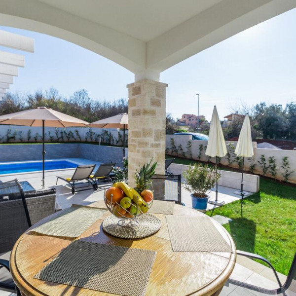 Steinvilla mit Pool in Tar bei Poreč, Case Vacanze in Affitto a Pola Pula