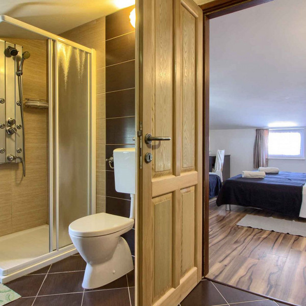 Bad, Villa mit großem Pool, 500 m vom Strand entfern, Ferienhäuser zur Vermietung in Pula Pula