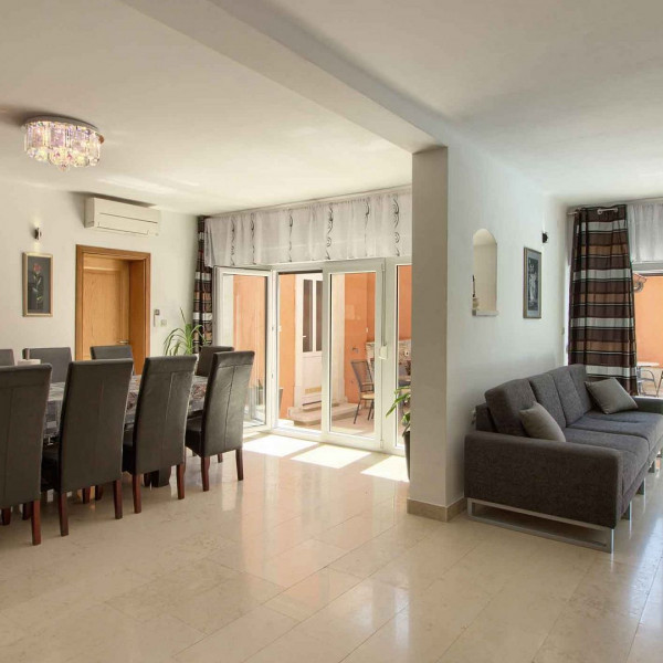 Küche, Villa mit großem Pool, 500 m vom Strand entfern, Ferienhäuser zur Vermietung in Pula Pula