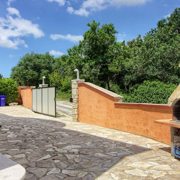 Villa mit großem Pool, 500 m vom Strand entfern, Ferienhäuser zur Vermietung in Pula Pula