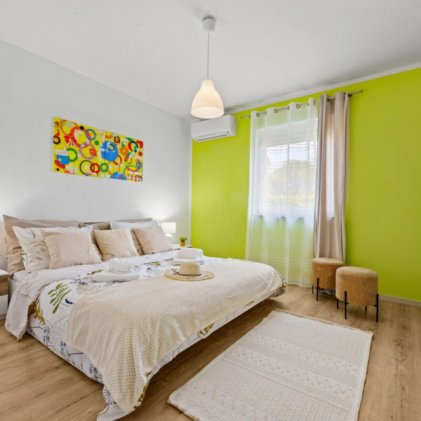 Zimmer, Komfortables Haus mit einer Au&szlig;enterrasse neben dem Pool, Vermietung von Ferienh&auml;usern mit Pool in Pula Pula