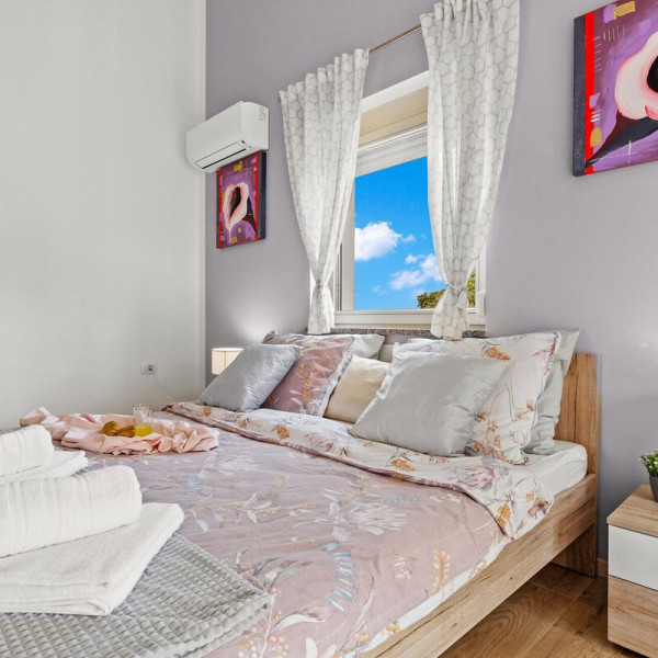 Zimmer, Komfortables Haus mit einer Au&szlig;enterrasse neben dem Pool, Vermietung von Ferienh&auml;usern mit Pool in Pula Pula