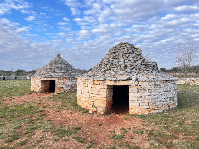 Kažuni &ndash; steinerne H&uuml;ter des istrischen Kulturerbes, Ferienh&auml;user zur Vermietung in Pula Pula
